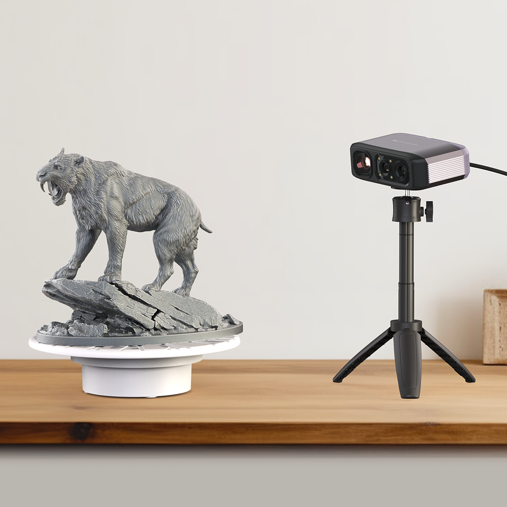 3DMakerpro Moose Lite on tripod with turntable — hands-free scanning setup
