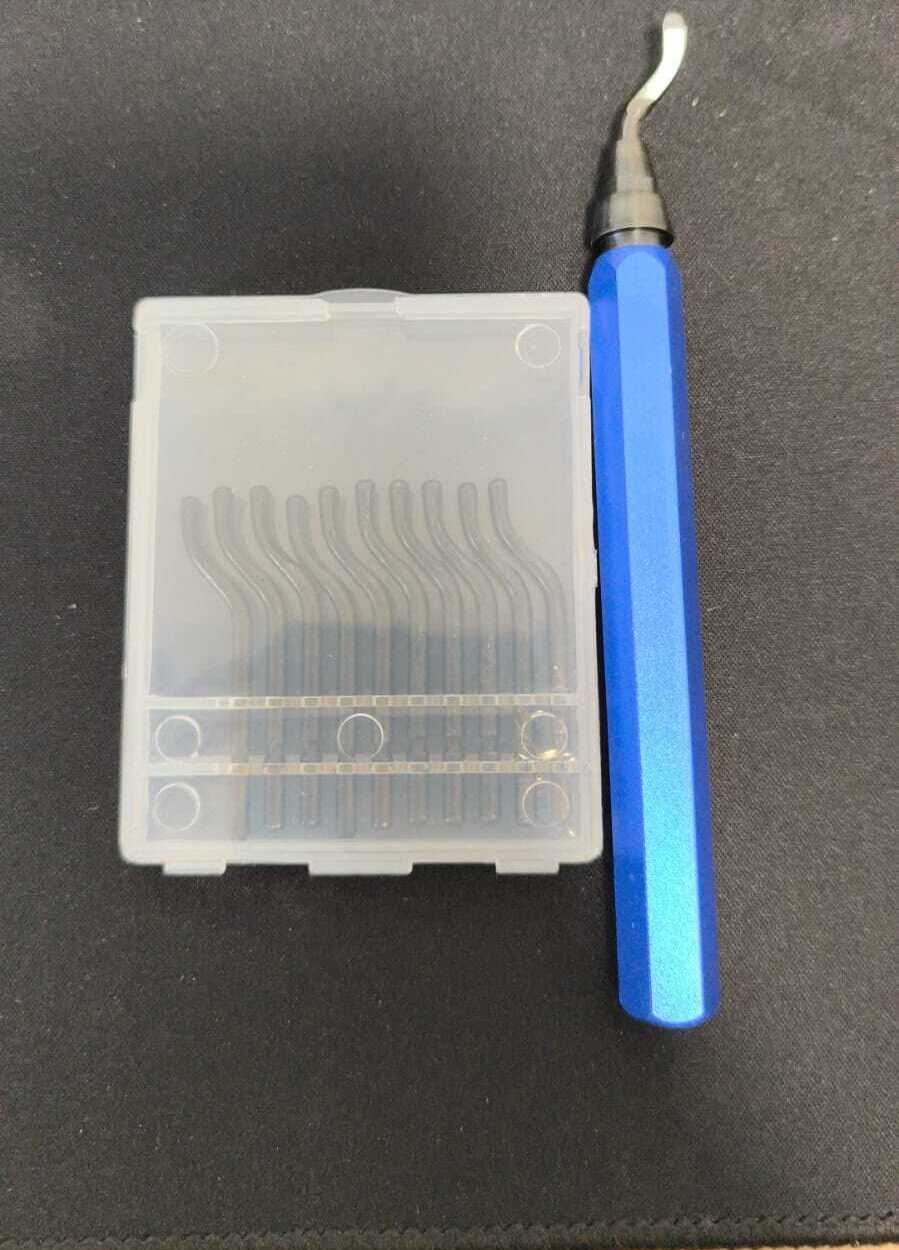 Cube 3D Print Deburring Tool - blue aluminium swivel-head handle with 10 replaceable S-type blades